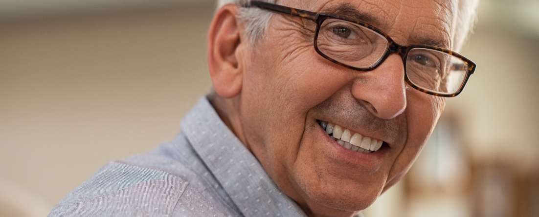 personne agée souriante personne agée souriante