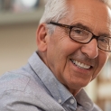 personne agée souriante